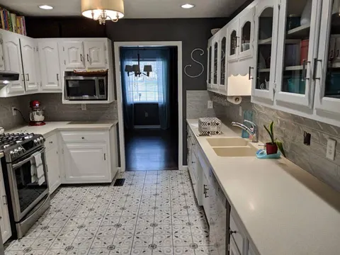 Vinyl flooring installed by Miller's Wholesale Flooring in East Tennessee